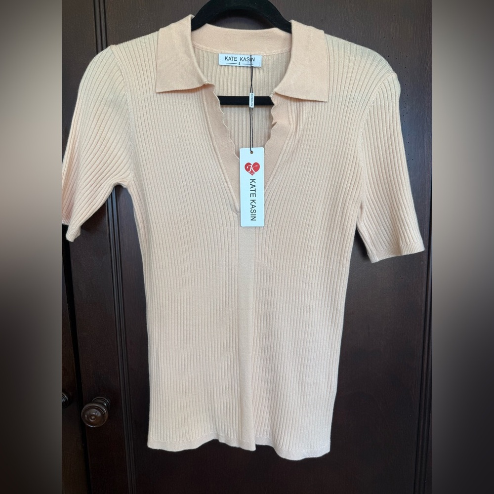 New with tags, Kate Kasin short sleeve ribbed v scalloped neck sweater
